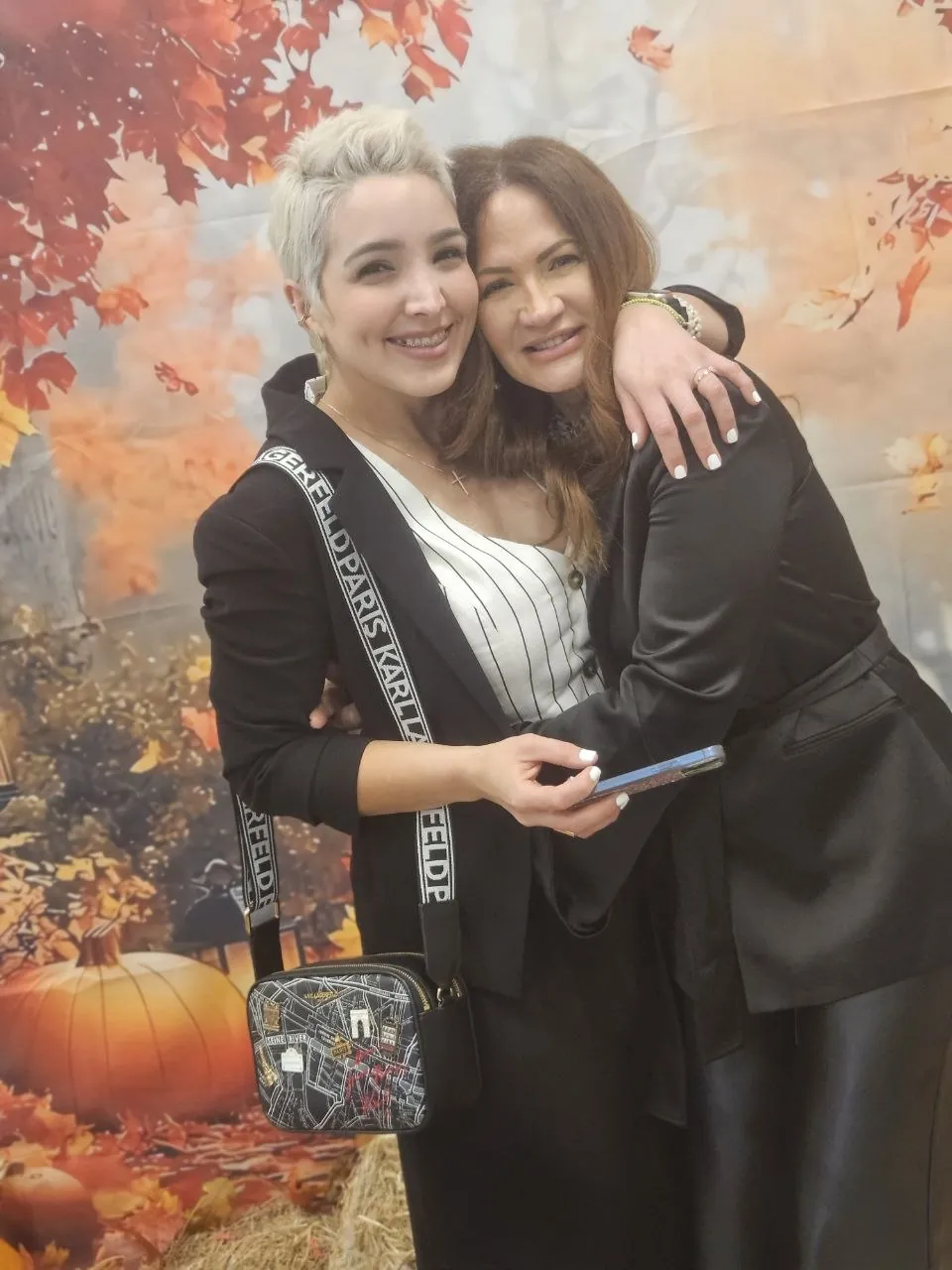 Dos mujeres de Gennesaret compartiendo juntas